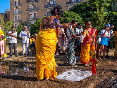 L�ultima fase del rito � rappresentata dall�immersione dei piedi in una vasca piena di latte purificante, il quale viene conservato per dodici giorni: l'intero periodo di preparazione spirituale